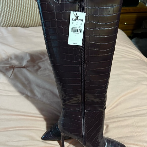 EXPRESS Snakeskin Deep Plum Knee Boots Never Worn - Picture 5 of 5